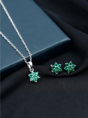 Emerald Green Flower Pendant Necklace & Stud Earrings Set, Brand New